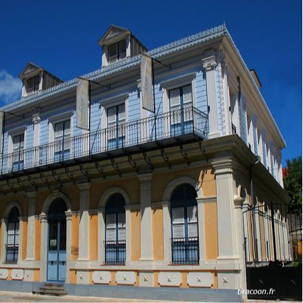 La médiathèque Achille René-Boisneuf (ancienne mairie)